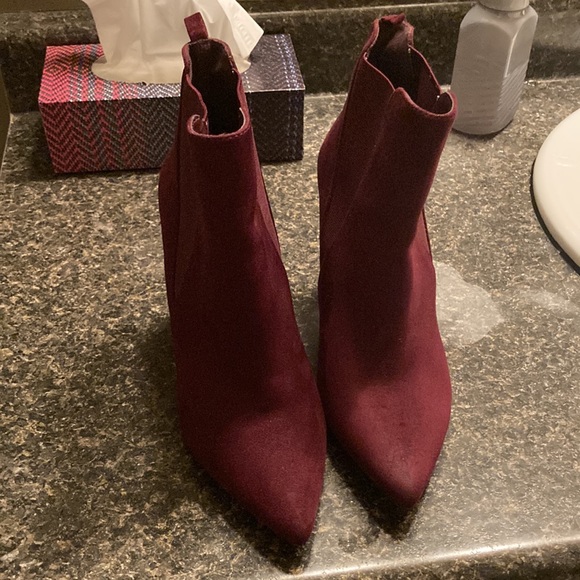 $8 ADD ON Charlotte Russe Faux Suede Heeled Ankle Booties Maroon - Picture 7 of 11